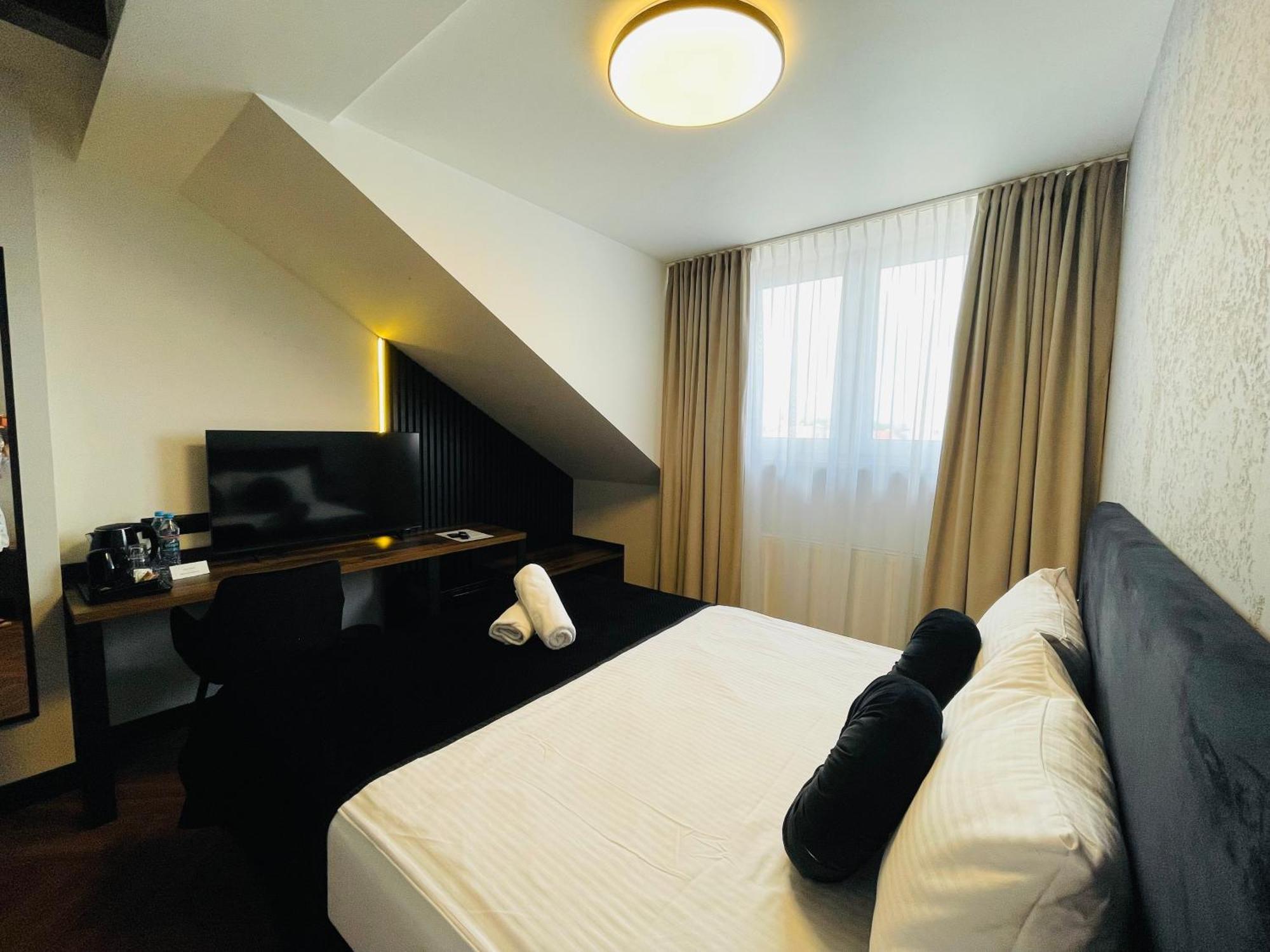 Hotel Millennium Przasnysz Esterno foto